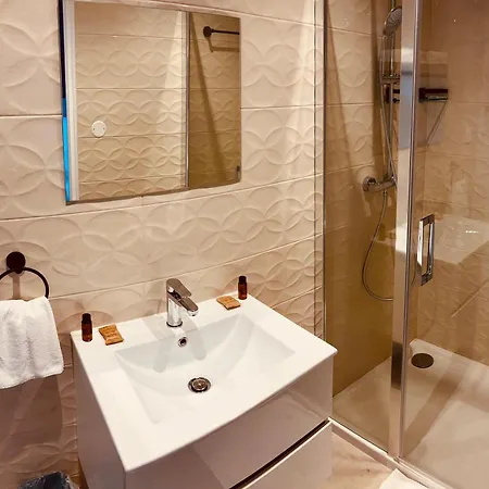 Le Coq Hardi Hotel