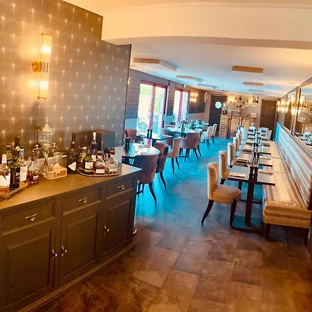 Le Coq Hardi Hotel *