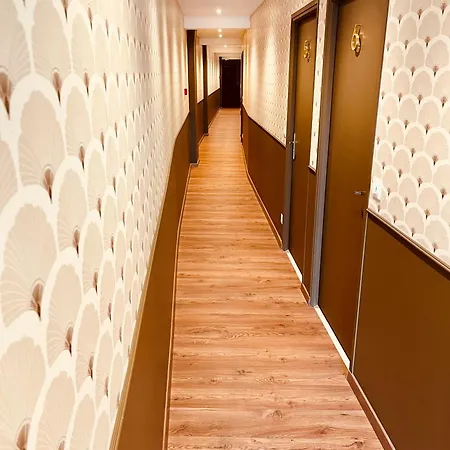 Le Coq Hardi Hotel *