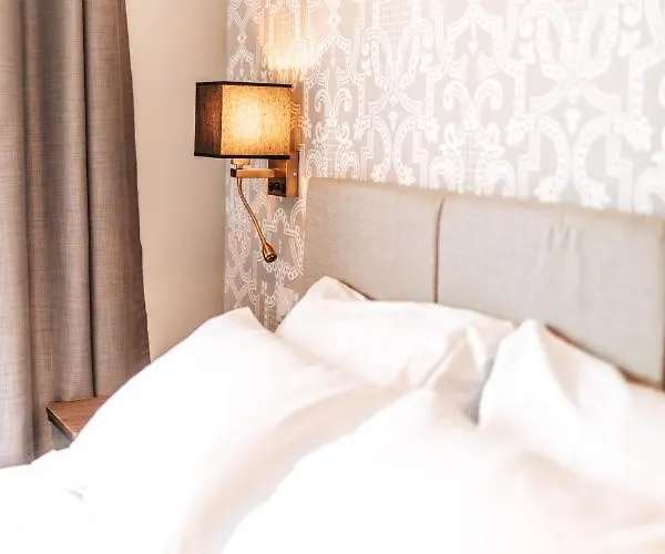 Le Coq Hardi Hotel *