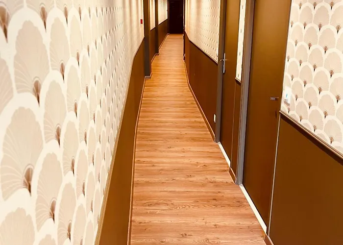 Le Coq Hardi Hotel *